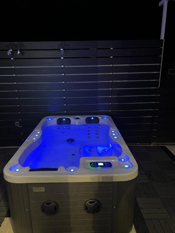 Loft Spa Greece - Enjoy Our Jacuzzi Kalamata Exterior photo