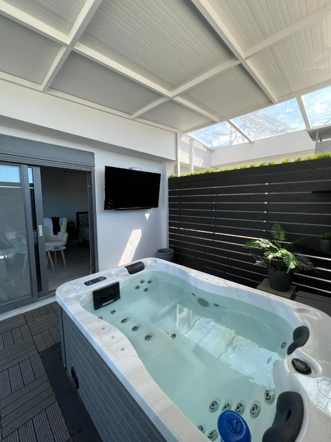 Loft Spa Greece - Enjoy Our Jacuzzi Kalamata Exterior photo